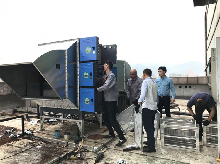 酒店(diàn)廚房(fáng)油煙(yān)治理(lǐ)