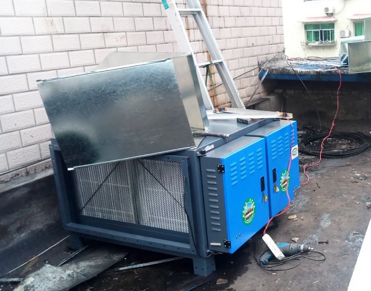 四川成都(dōu)油煙(yān)淨化(huà)器(qì)廠(chǎng)家(jiā)安裝事(shì)項