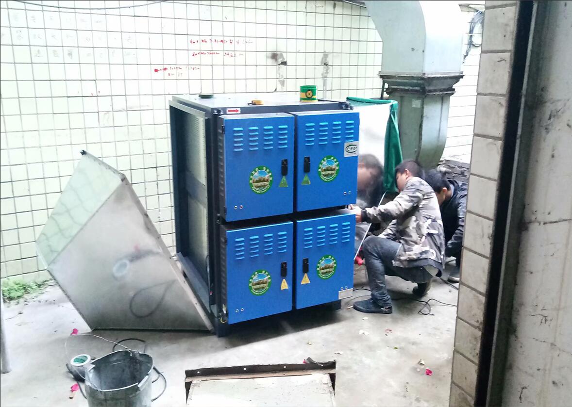 食堂油煙(yān)治理(lǐ)&mdash;&mdash;某大(dà)學食堂